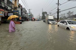 Flooding in Thai streets